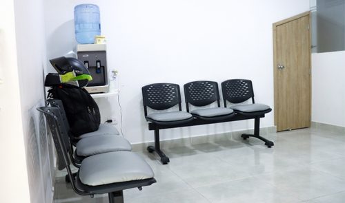 Sala de espera de Clínica Odontológica Smiles en Cali